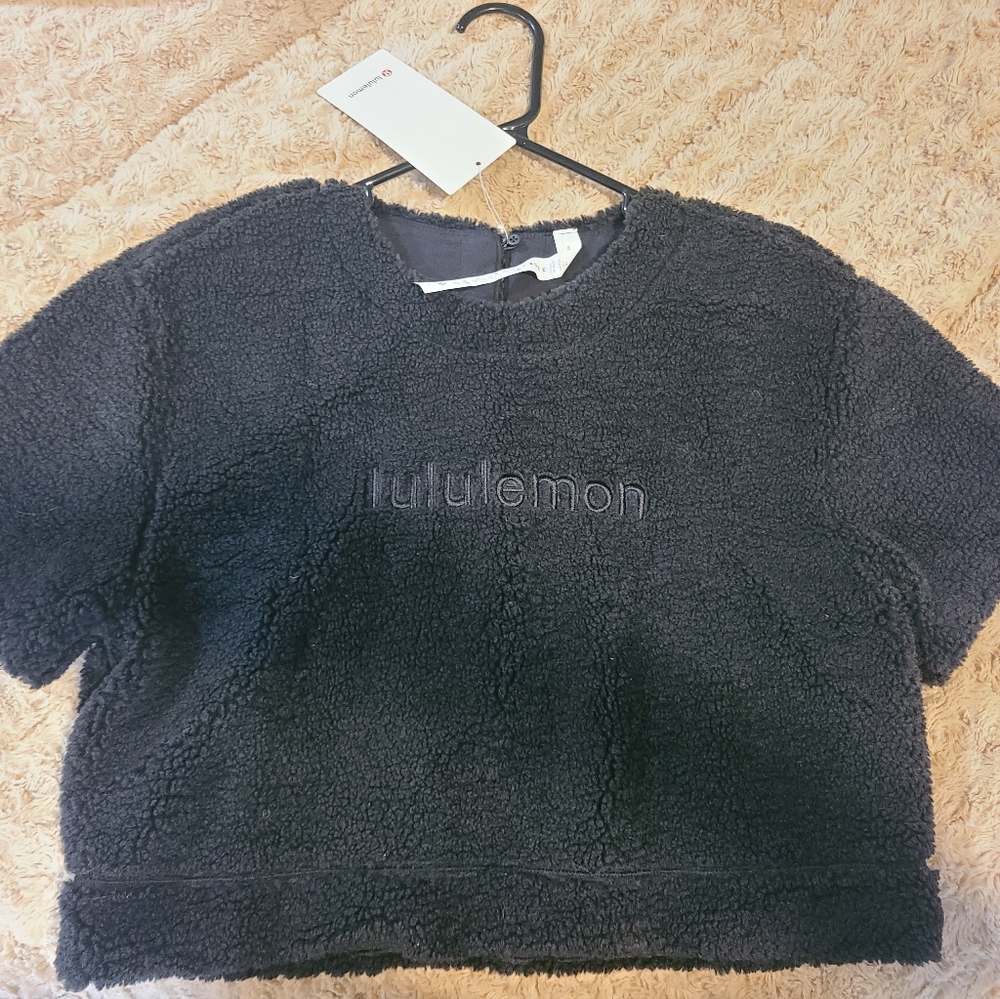 Textured fleece logo top